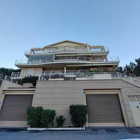 Chic Penthouse On Two Floors شقة *