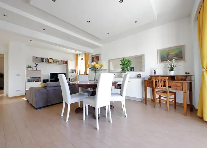 Chic Penthouse On Two Floors 로마